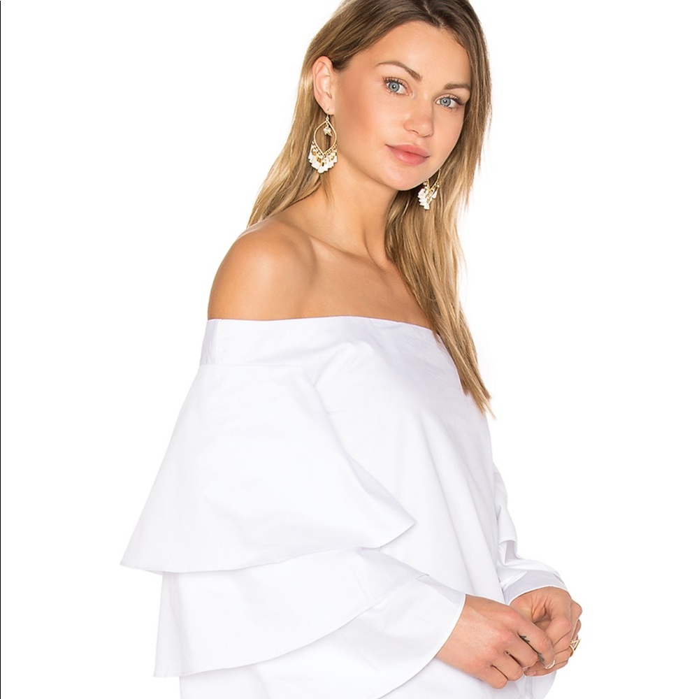 TIERED TOP IN WHITE